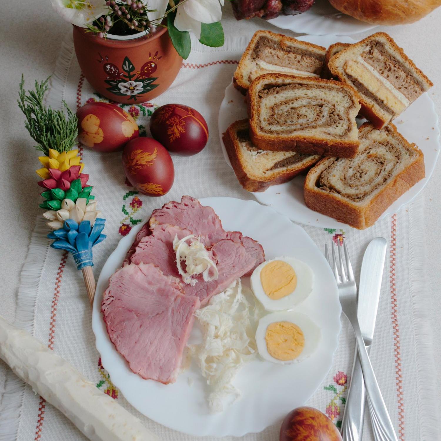 velika_noc_jedila_hren_sunka_pirhi_potica_by_klemen_brumec_cc0-gemeinfrei_wikimedia_pfarrbriefservice(1)