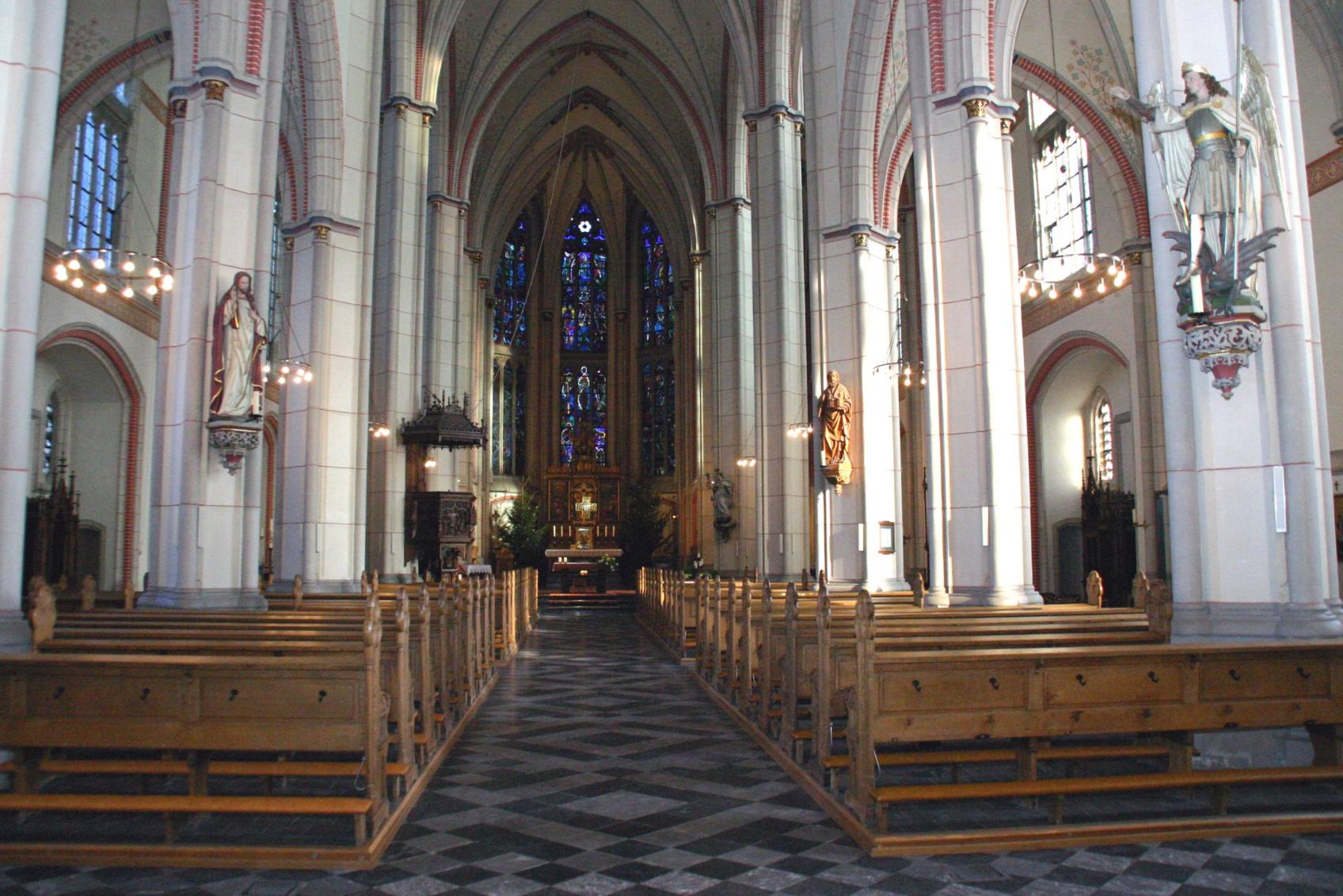 Kirche St. Michael Schwalmtal, Mittelschiff von unten (c) K.Schroers