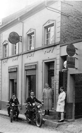 Vor Tankstelle Grün 1